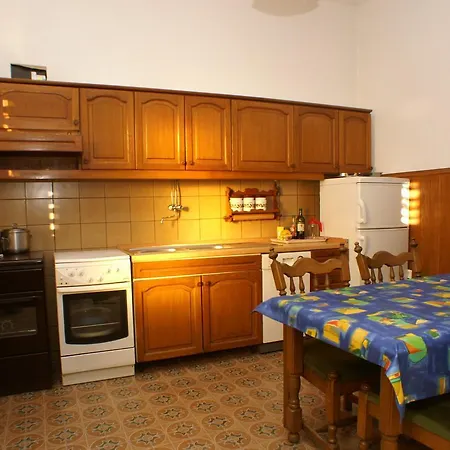 Triple Sumpetar 2099c Guest house