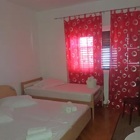 Triple Sumpetar 2099c Guest house
