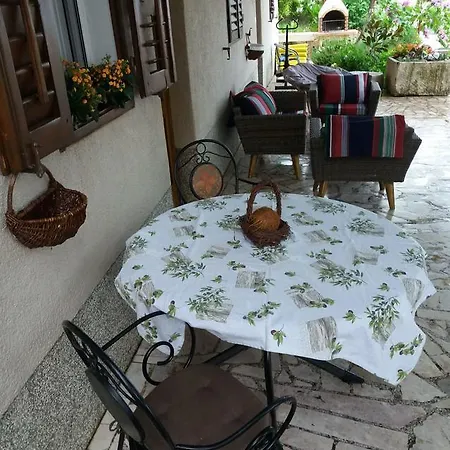 Triple Sumpetar 2099c Guest house